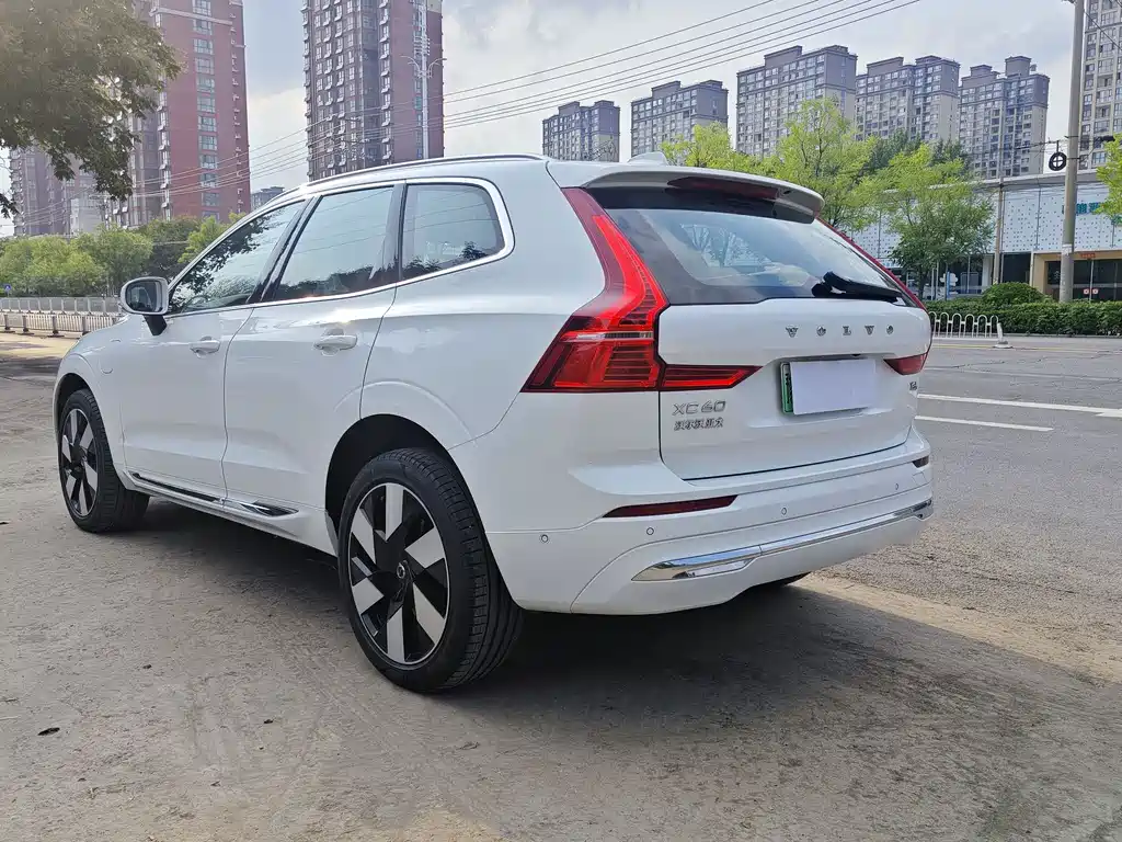 Volvo XC60 Plug-In Hybrid 2024 — фото 8
