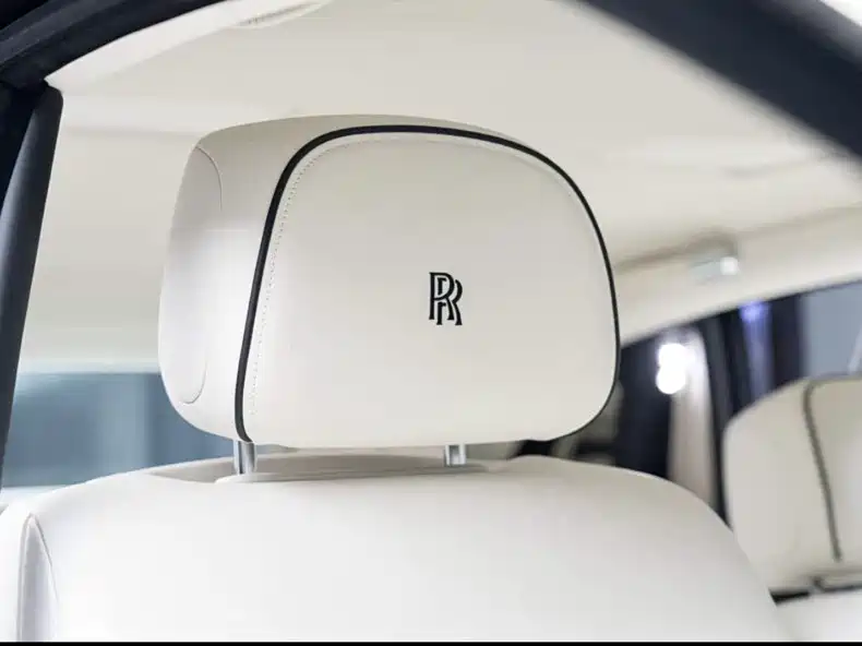 Rolls-Royce Phantom 2018 — фото 24