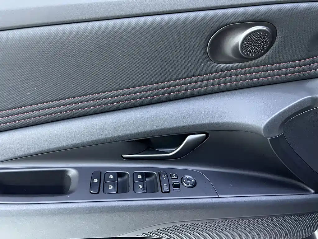 Hyundai Elantra 2023 — фото 4