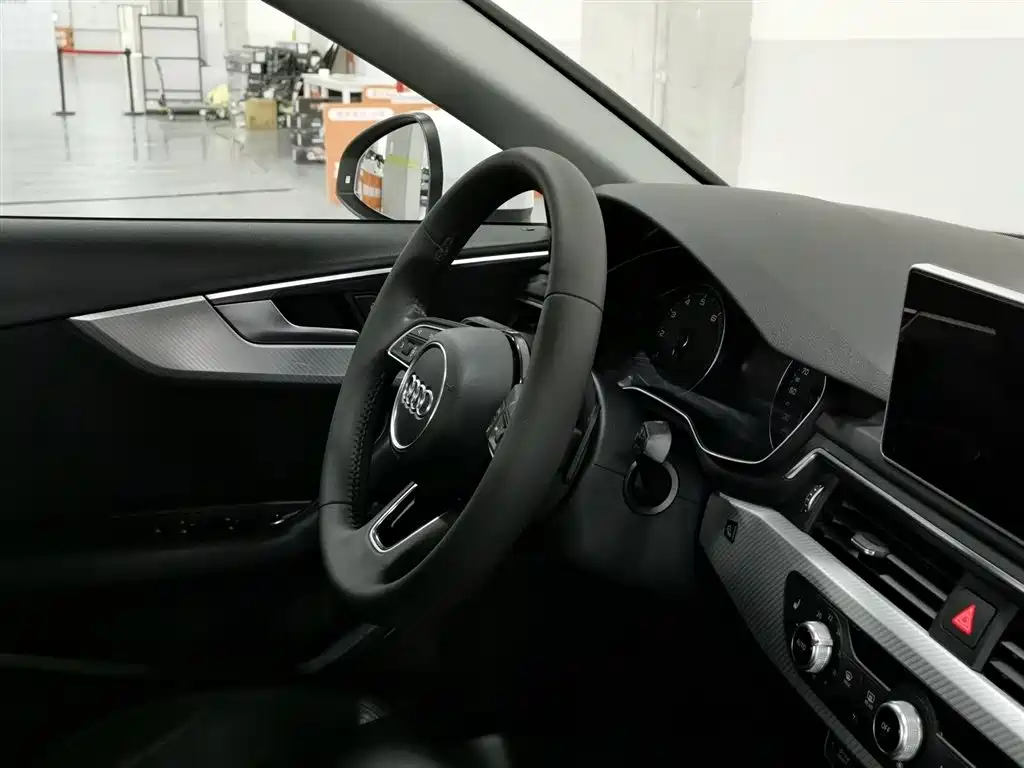 Audi A4L 2017 — фото 22