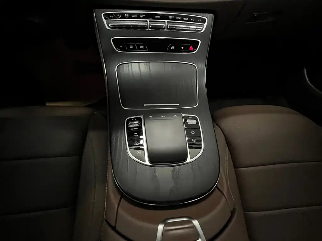 Mercedes-Benz E-Class 2023 — фото 18