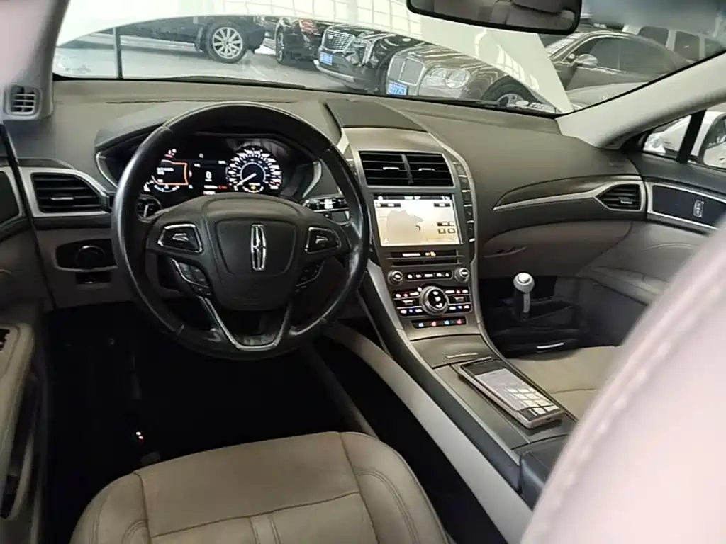 Lincoln MKZ 2018 — фото 10