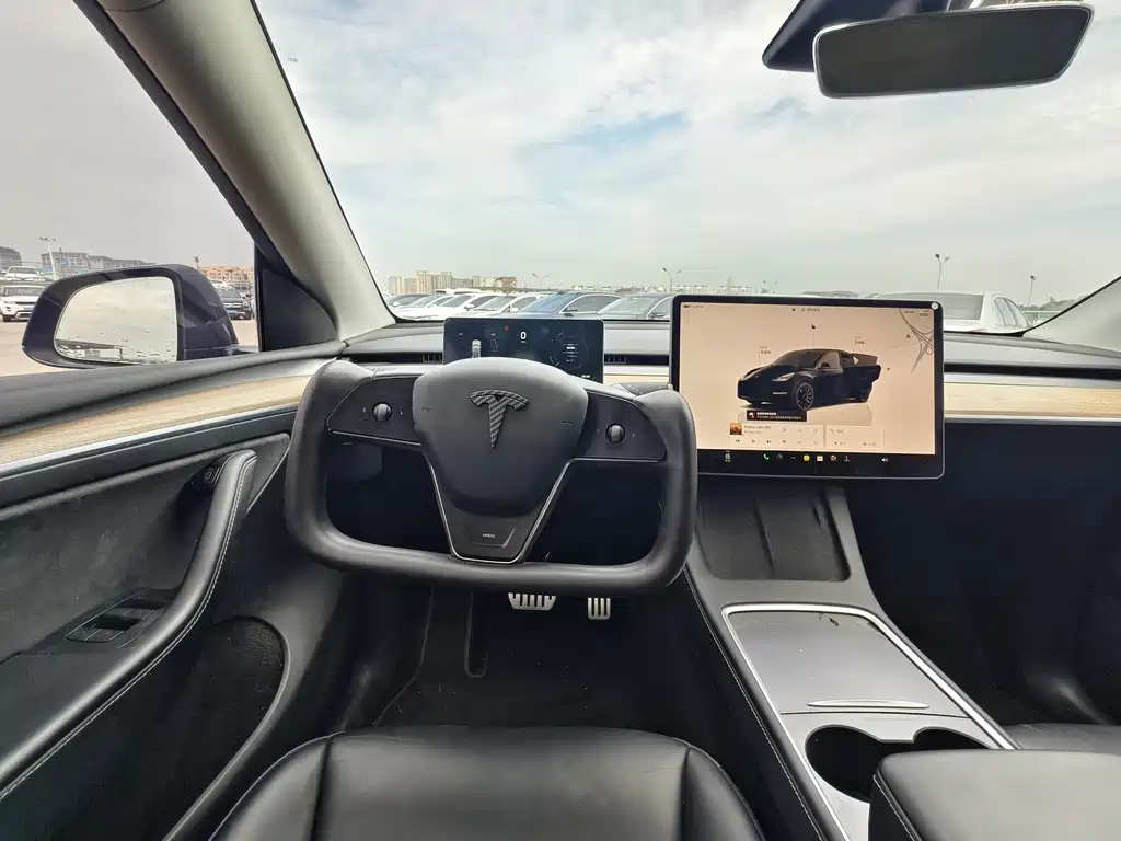 Tesla Model Y 2023 — фото 13