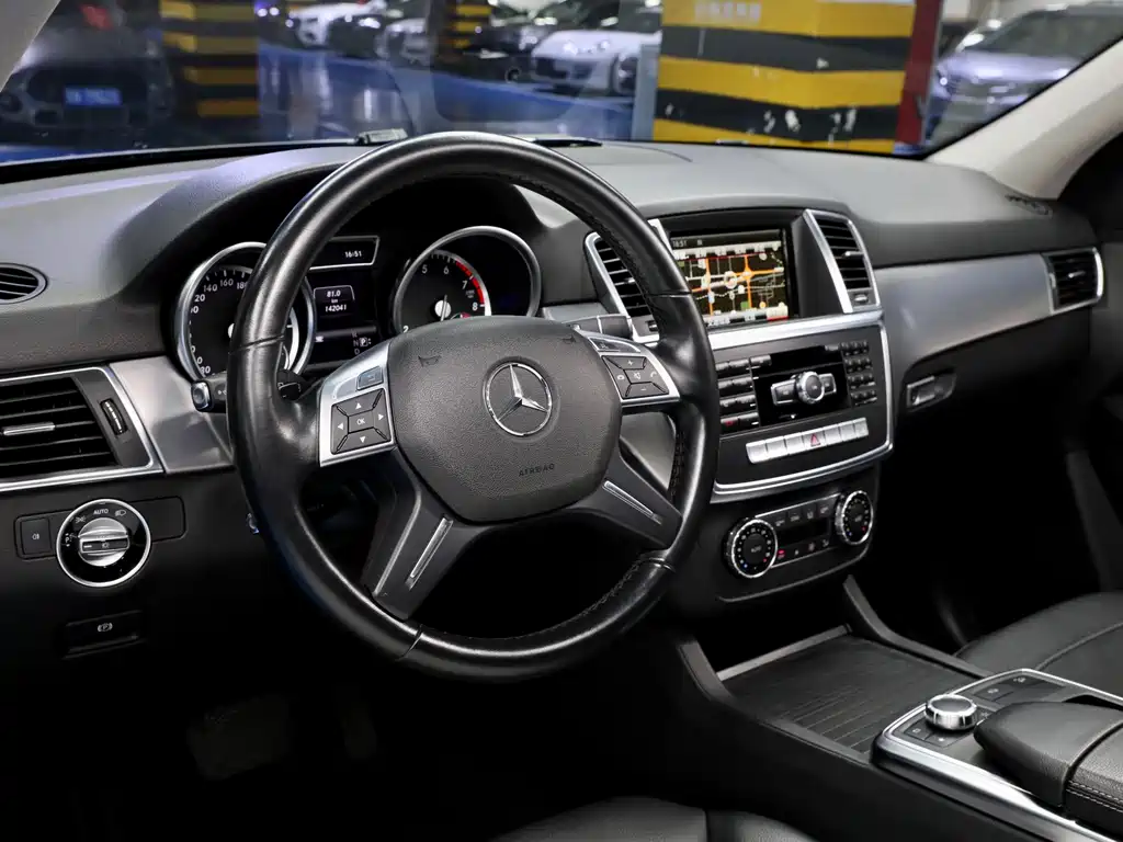 Mercedes-Benz M-Class 2013 — фото 12