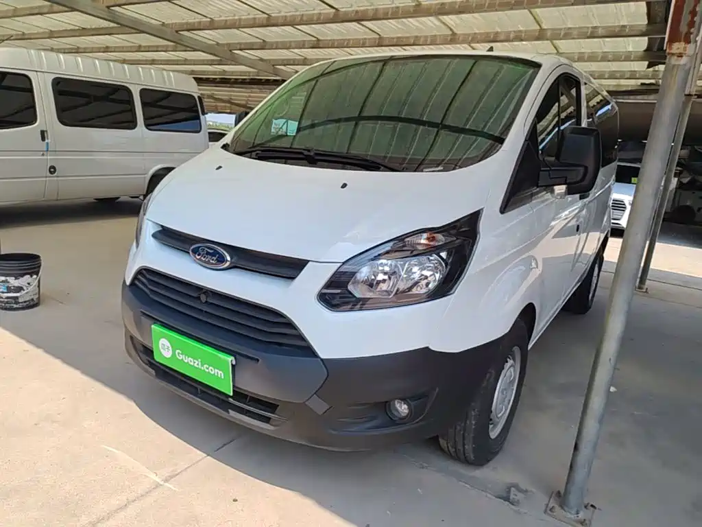 Ford Transit 2023 — фото 1