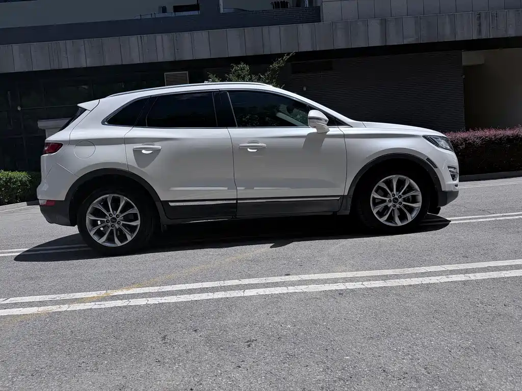 Lincoln MKC 2017 — фото 13