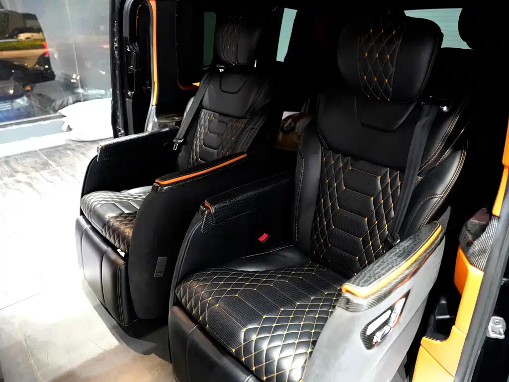 Mercedes-Benz V-Class 2019 — фото 16