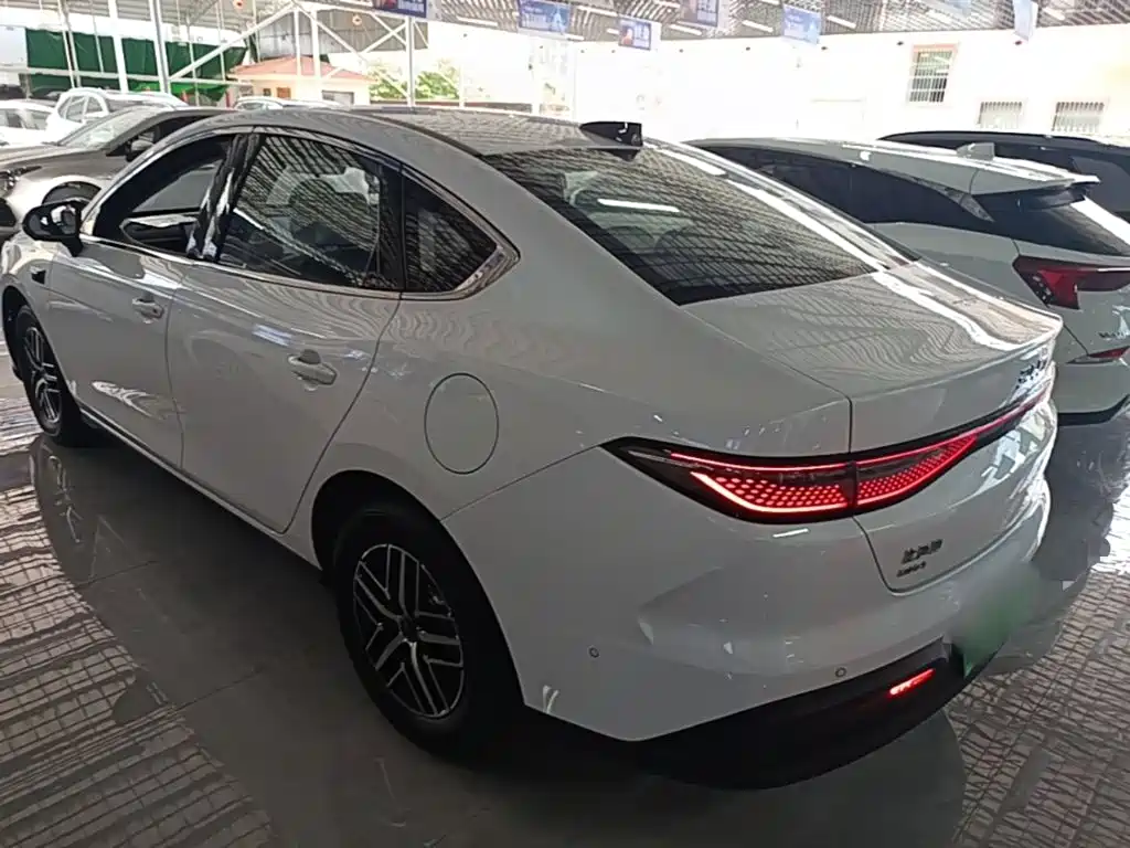 BYD Seal 05 DM-i 2025 — фото 23
