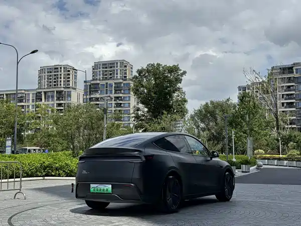 Tesla Model Y 2026
