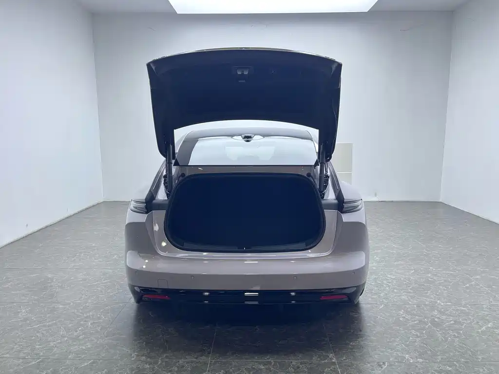 NIO ET5 2025