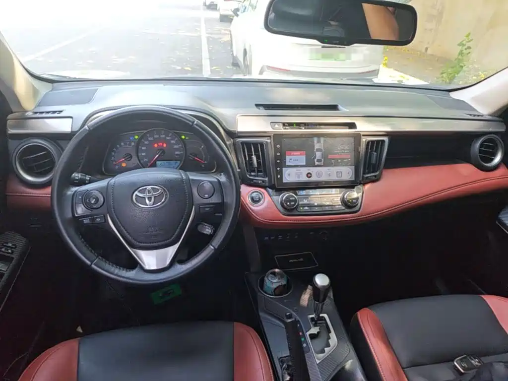 Toyota RAV4 2015 — фото 10