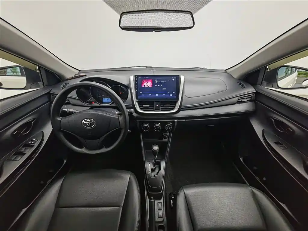 Toyota Yaris L 2018 — фото 5