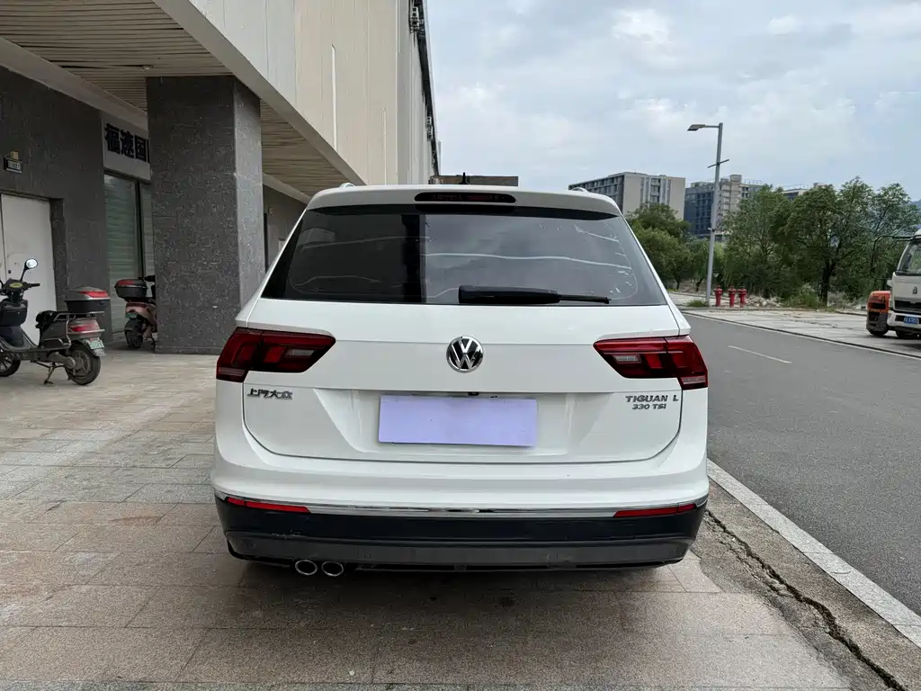 Volkswagen Tiguan L 2017 — фото 7