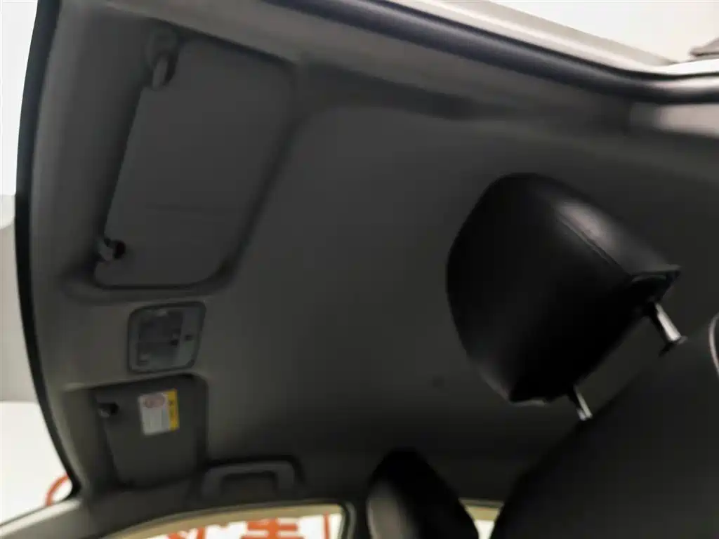 Toyota Yaris L 2018 — фото 14