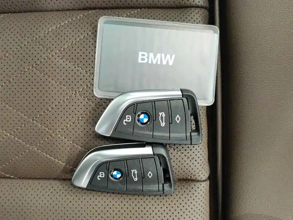 BMW 3 Series 2025 — фото 15