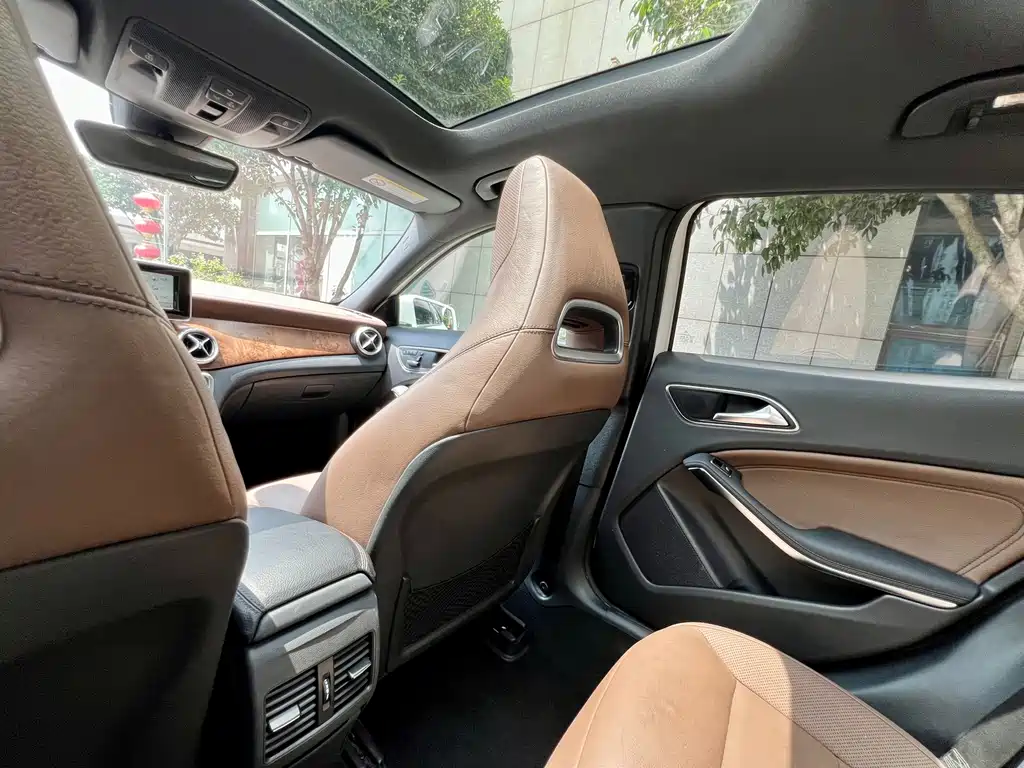 Mercedes-Benz GLA 2015 — фото 19