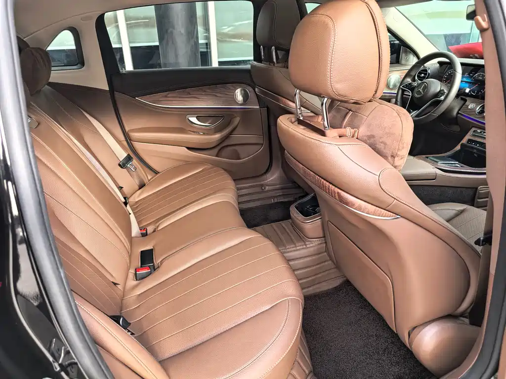 Mercedes-Benz E-Class 2023 — фото 8