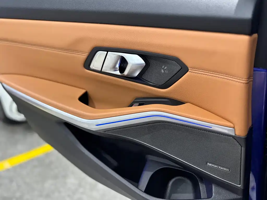BMW 3 Series 2019 — фото 28