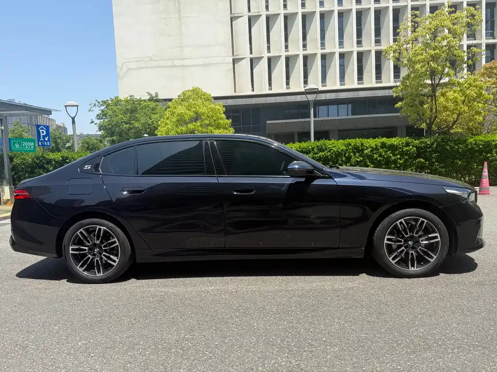 BMW 5 Series 2025