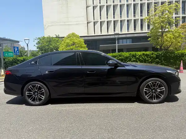 BMW 5 Series 2025