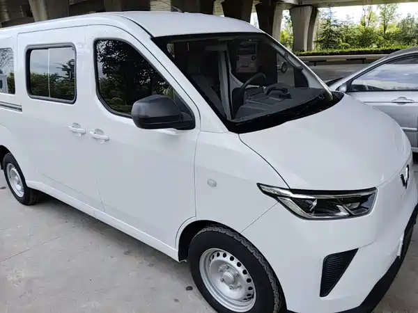 Wuling Yangguang 2025
