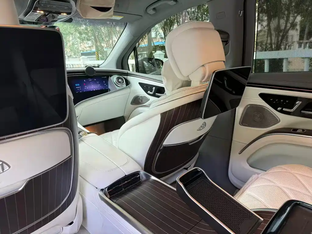 Mercedes-Benz Maybach EQS 2026 — фото 9