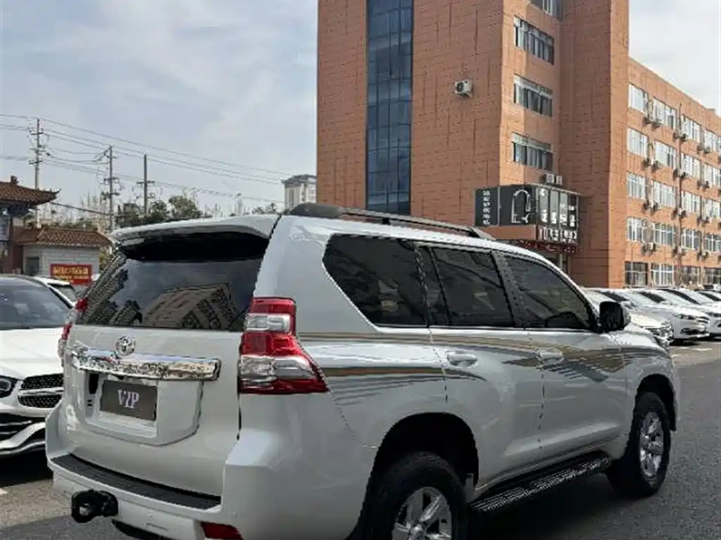 Toyota Prado 2017 — фото 7