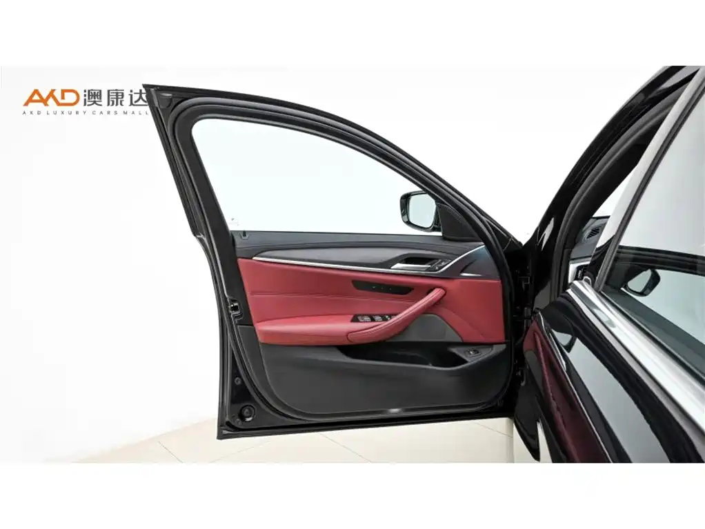 BMW 5 Series 2021 — фото 10