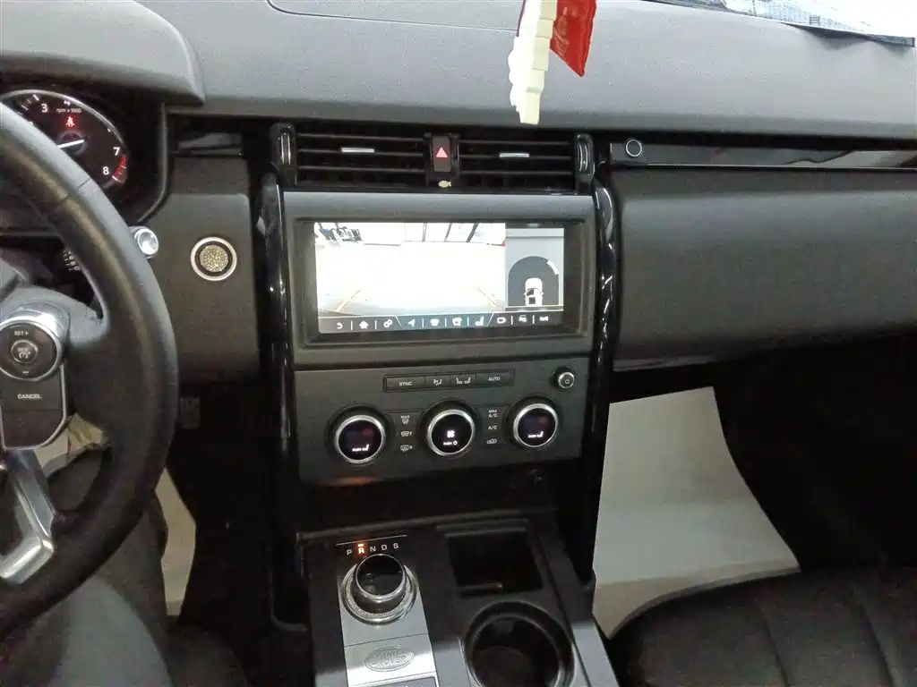 Land Rover Discovery 2018 — фото 13