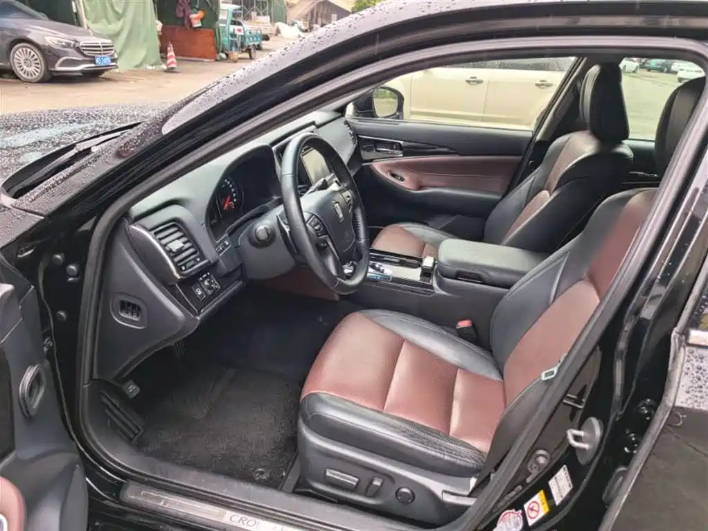 Toyota Crown 2018