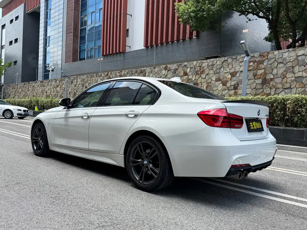 BMW 3 Series 2019 — фото 14