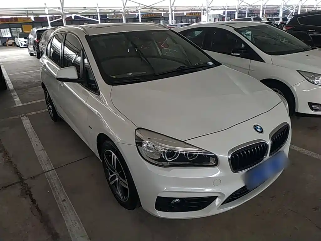 BMW 2 Series Station Wagon 2017 — фото 4