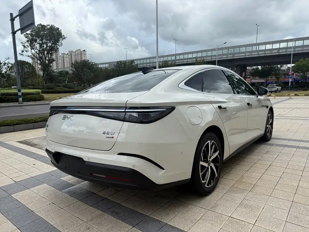BYD Seal 07 DM-i 2025 — фото 15