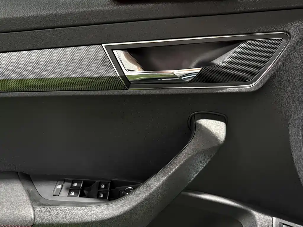 Skoda Karoq 2023 — фото 8