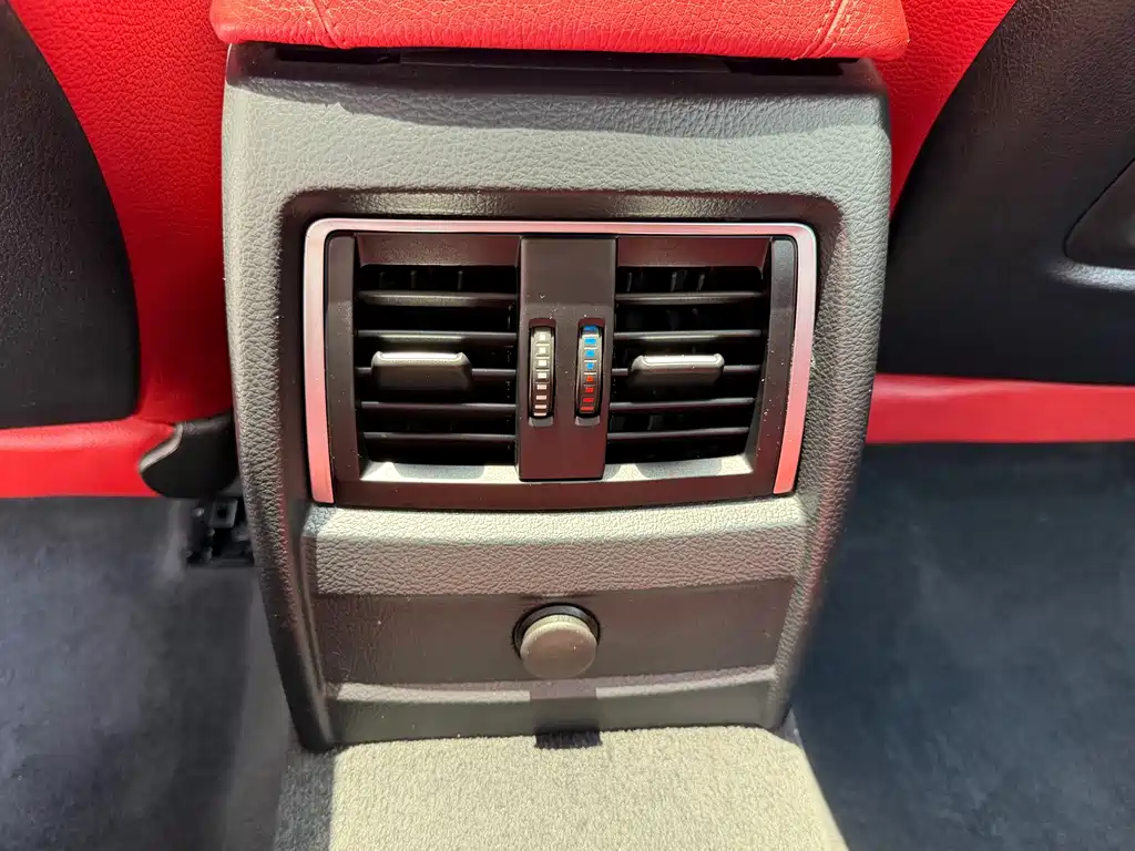 BMW 3 Series 2019 — фото 11