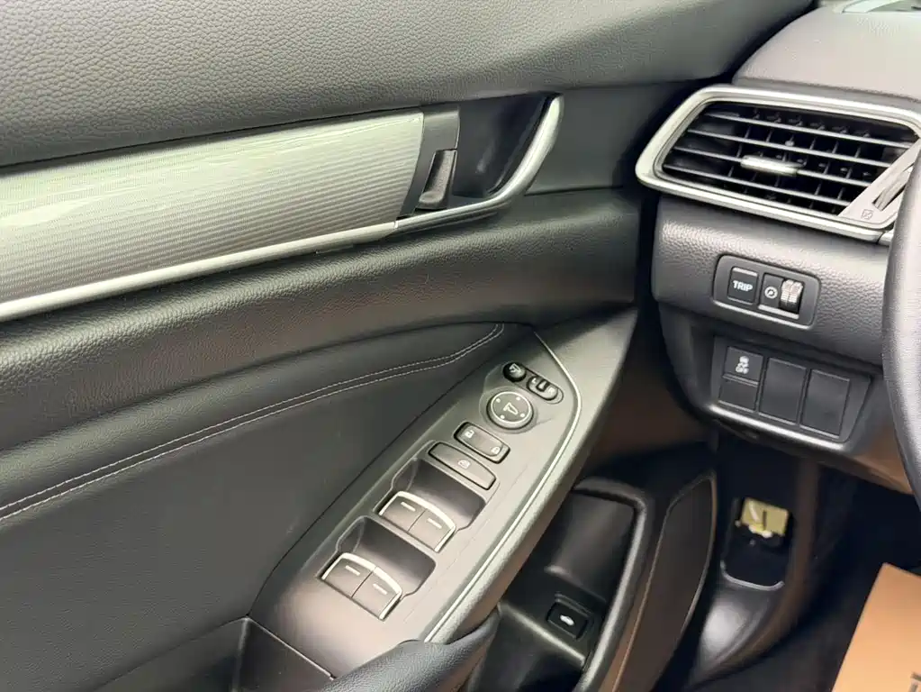 Honda Accord 2023 — фото 16