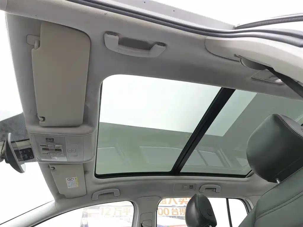 Volkswagen Touran 2018 — фото 14