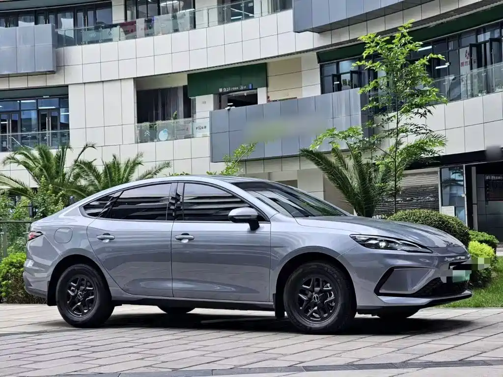 BYD Seal 05 DM-i 2026 — фото 4