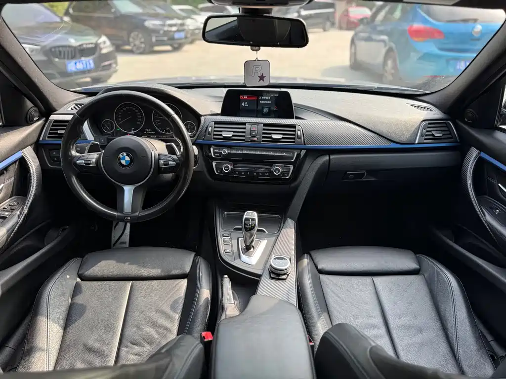 BMW 3 Series 2019 — фото 20