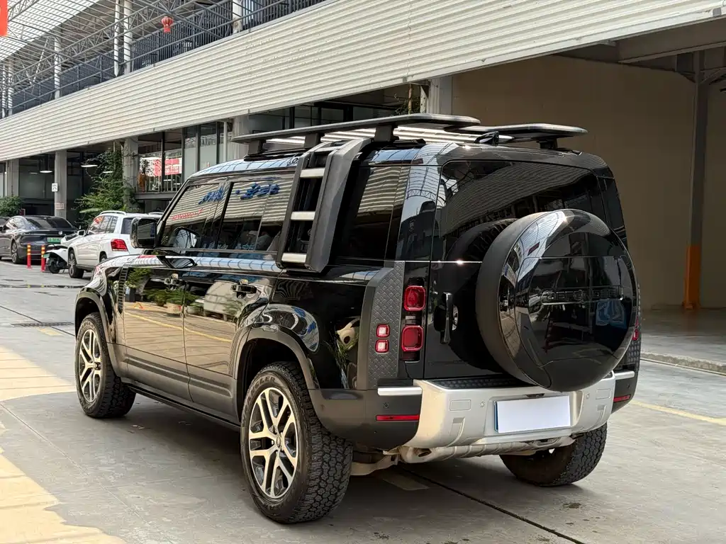 Land Rover Defender 2023 — фото 12