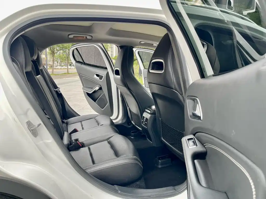 Mercedes-Benz GLA 2018 — фото 11