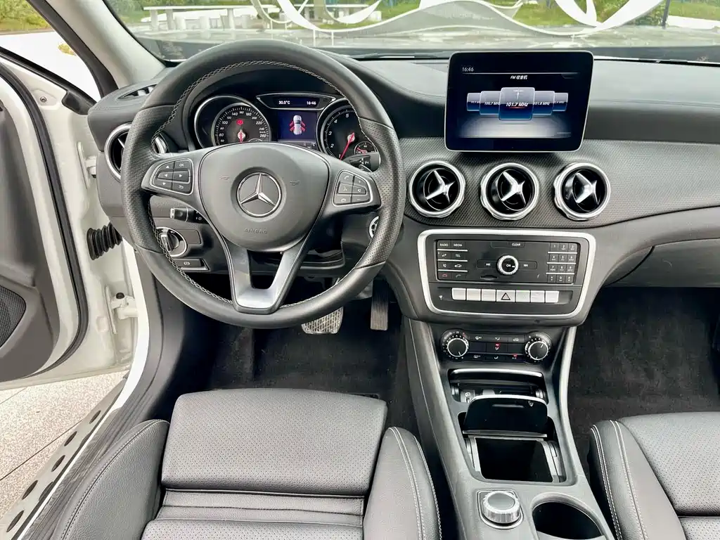 Mercedes-Benz GLA 2018 — фото 16
