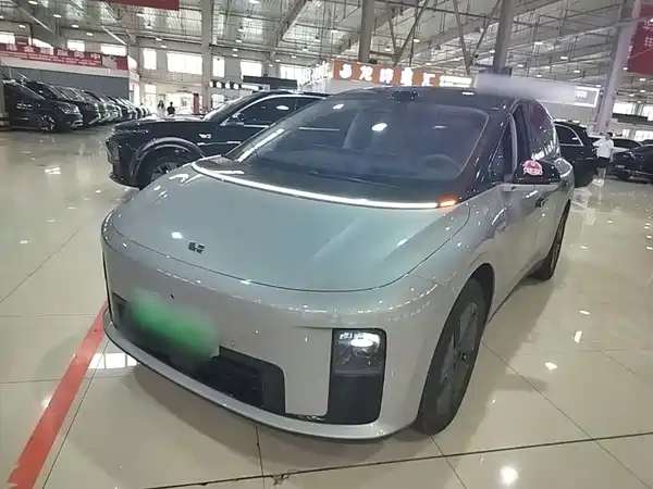 Li Auto i8 2025