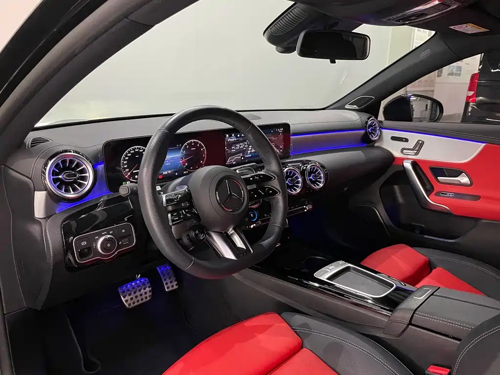 Mercedes-Benz A-Class AMG 2025 — фото 6