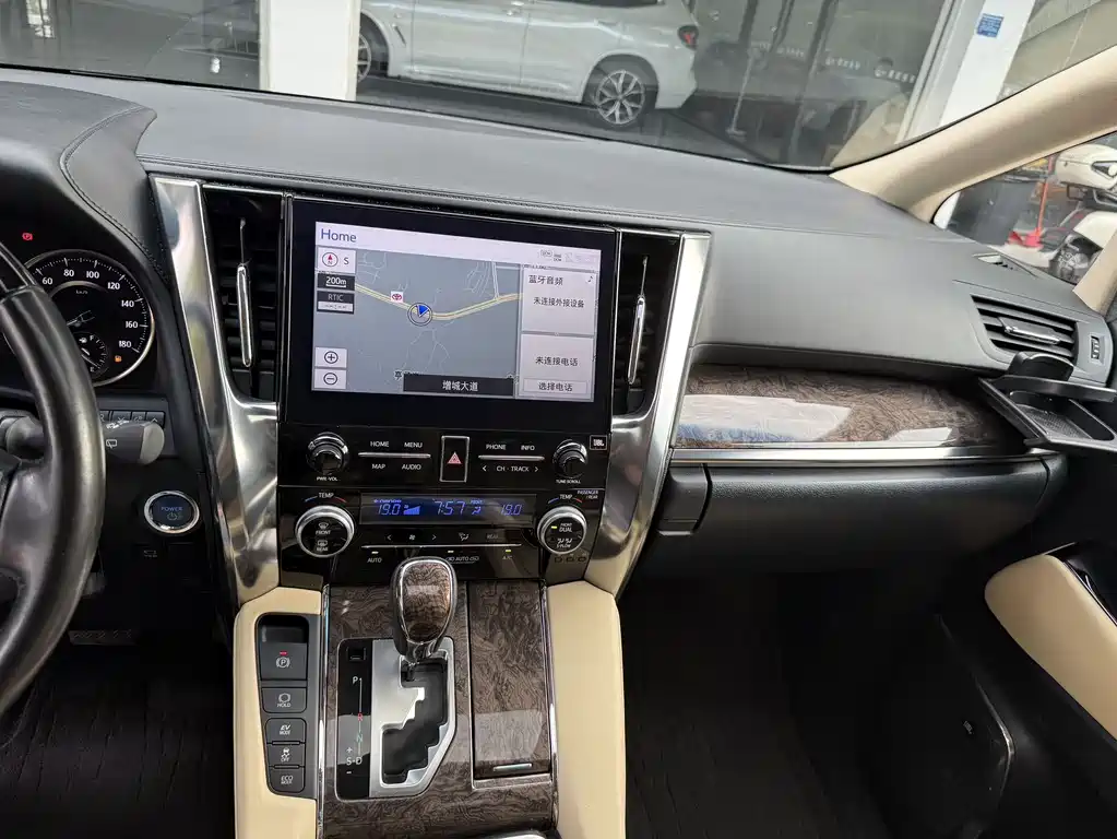 Toyota Vellfire 2020 — фото 6