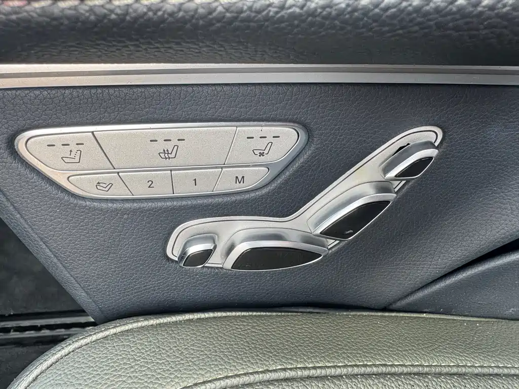 Mercedes-Benz V-Class 2020 — фото 12
