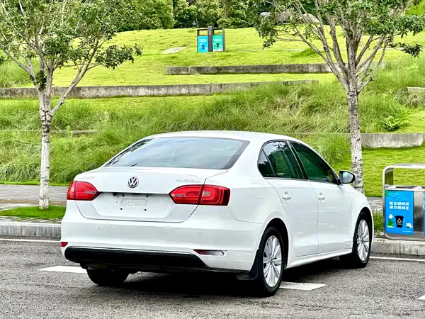 Volkswagen Sagitar 2014