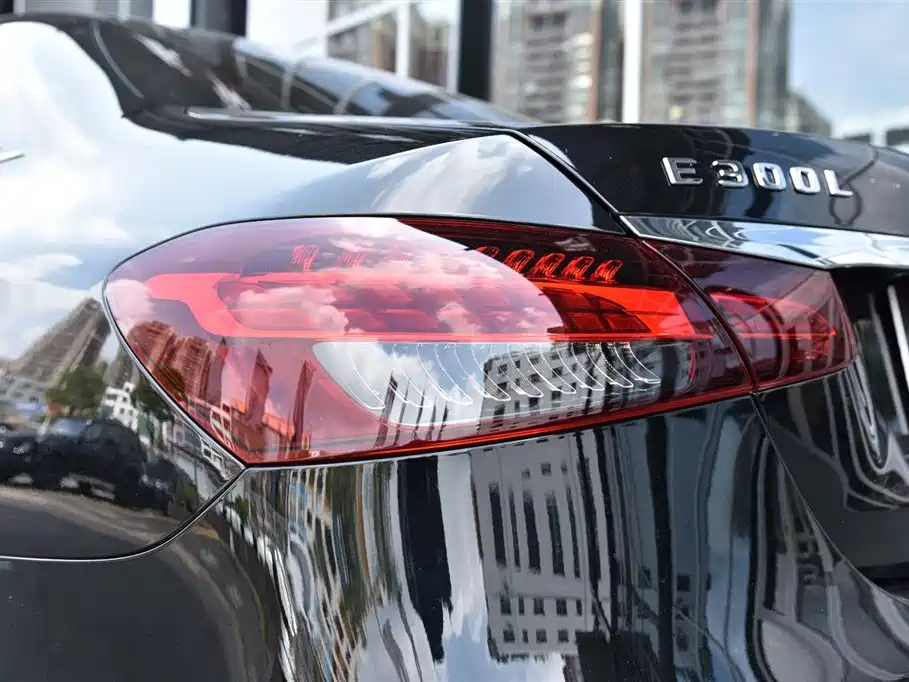 Mercedes-Benz E-Class 2022 — фото 10