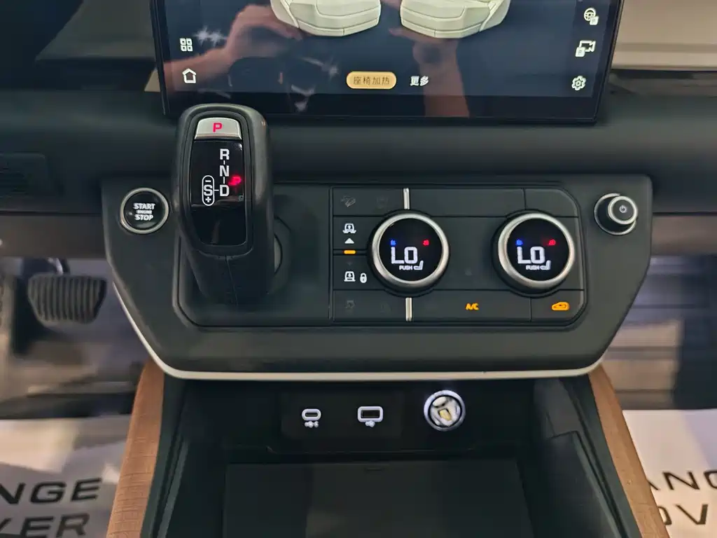 Land Rover Defender 2022 — фото 13
