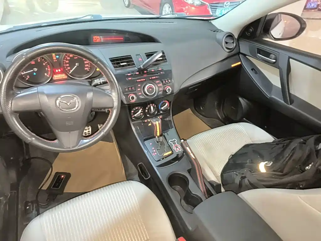 Mazda 3 Xingcheng 2015 — фото 13